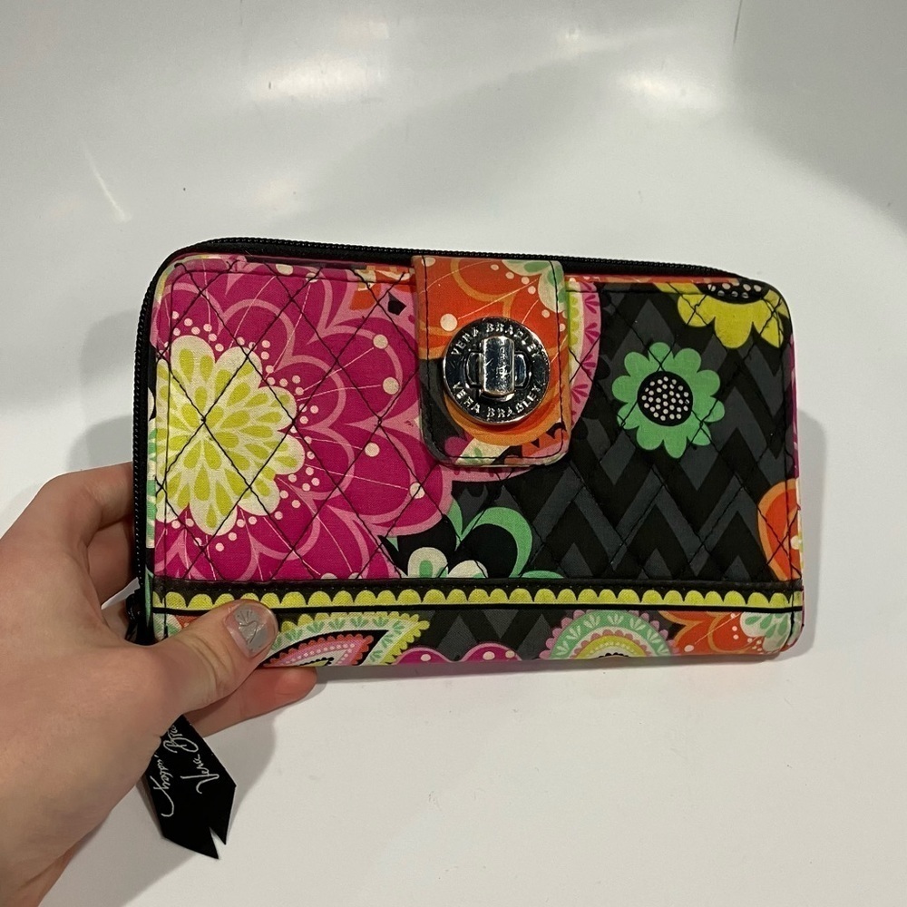 Vera‎ Bradley Ziggy Zinnia turn lock wallet